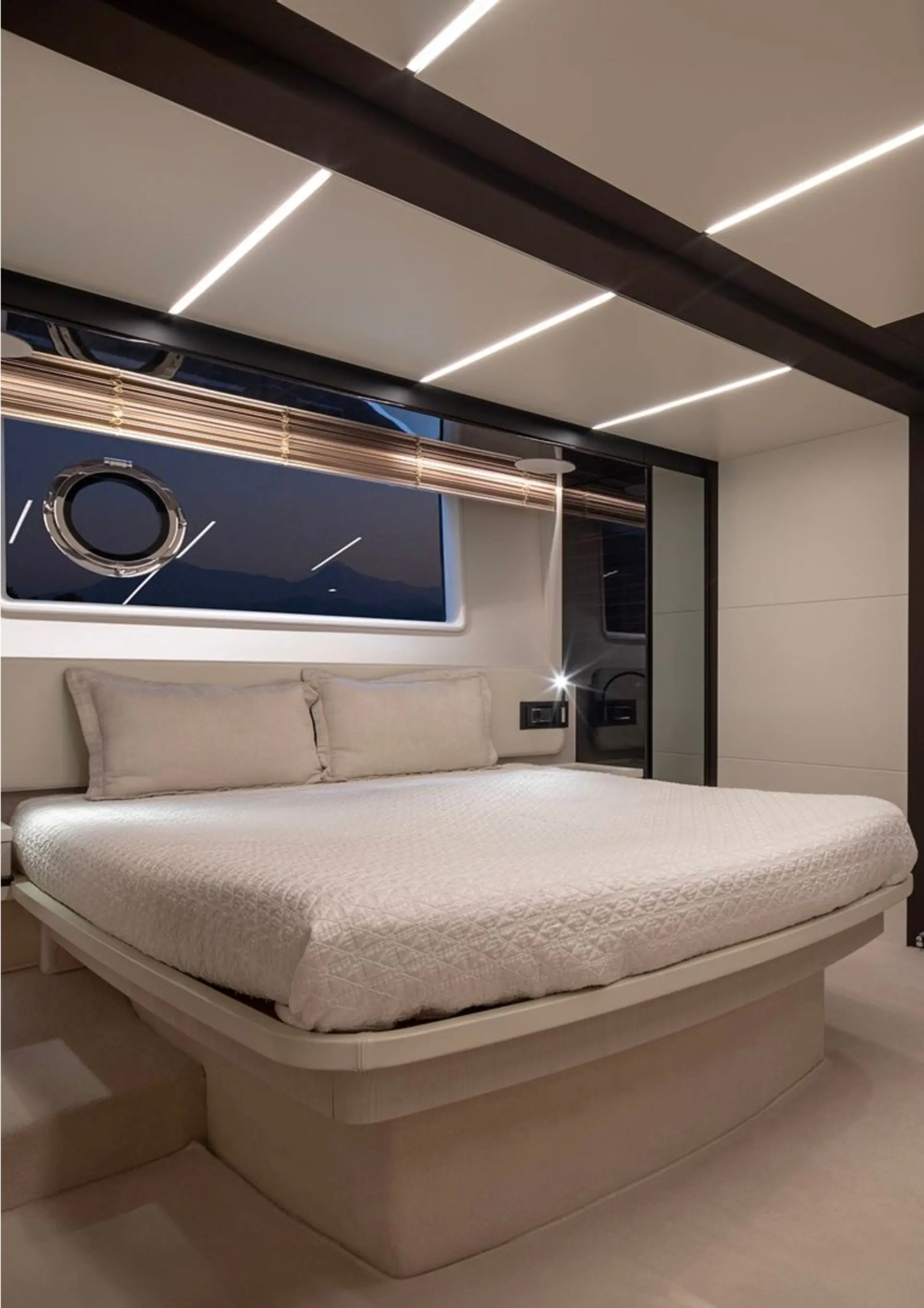 2019 Azimut 66 flybridge