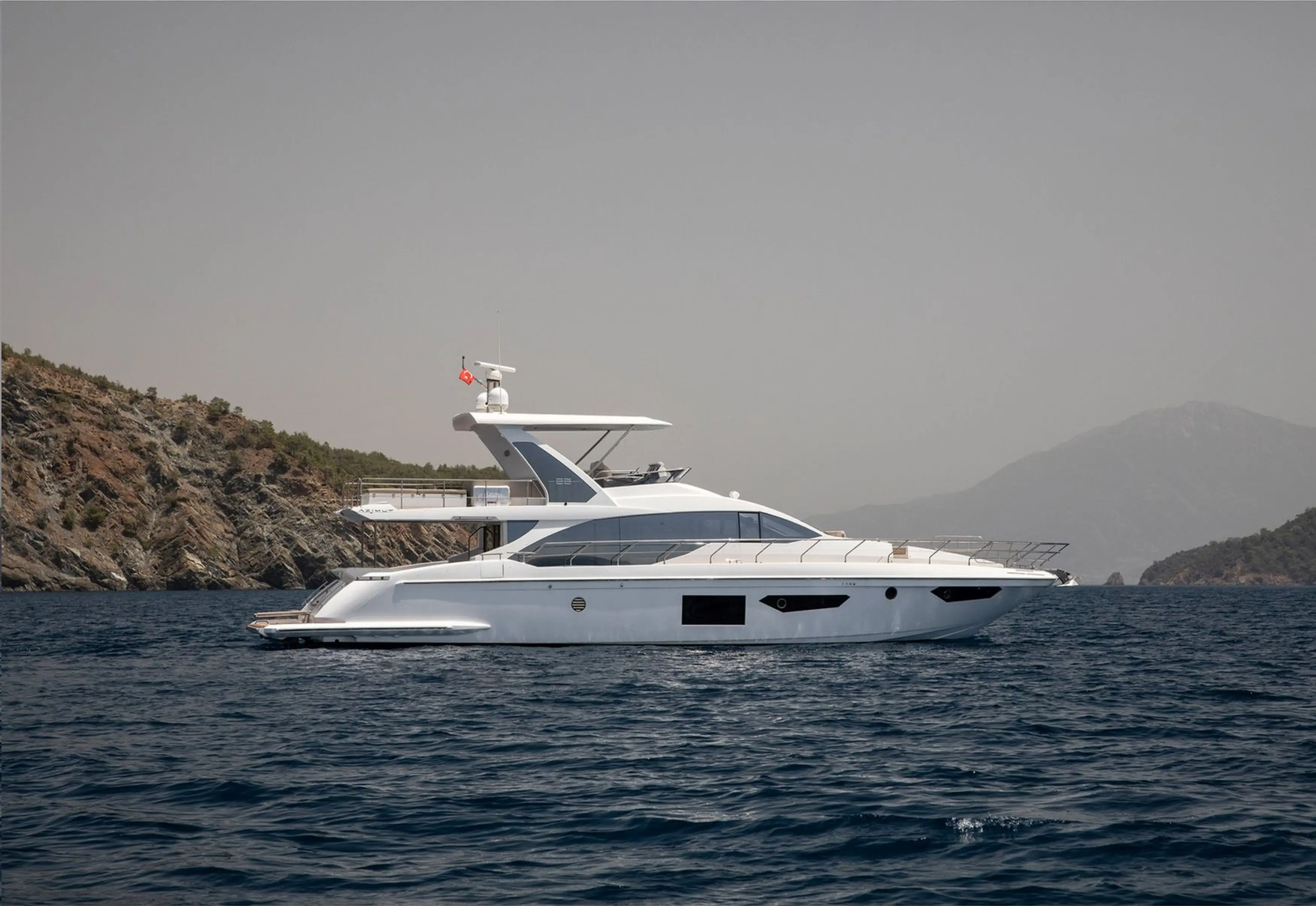 2019 Azimut 66 flybridge