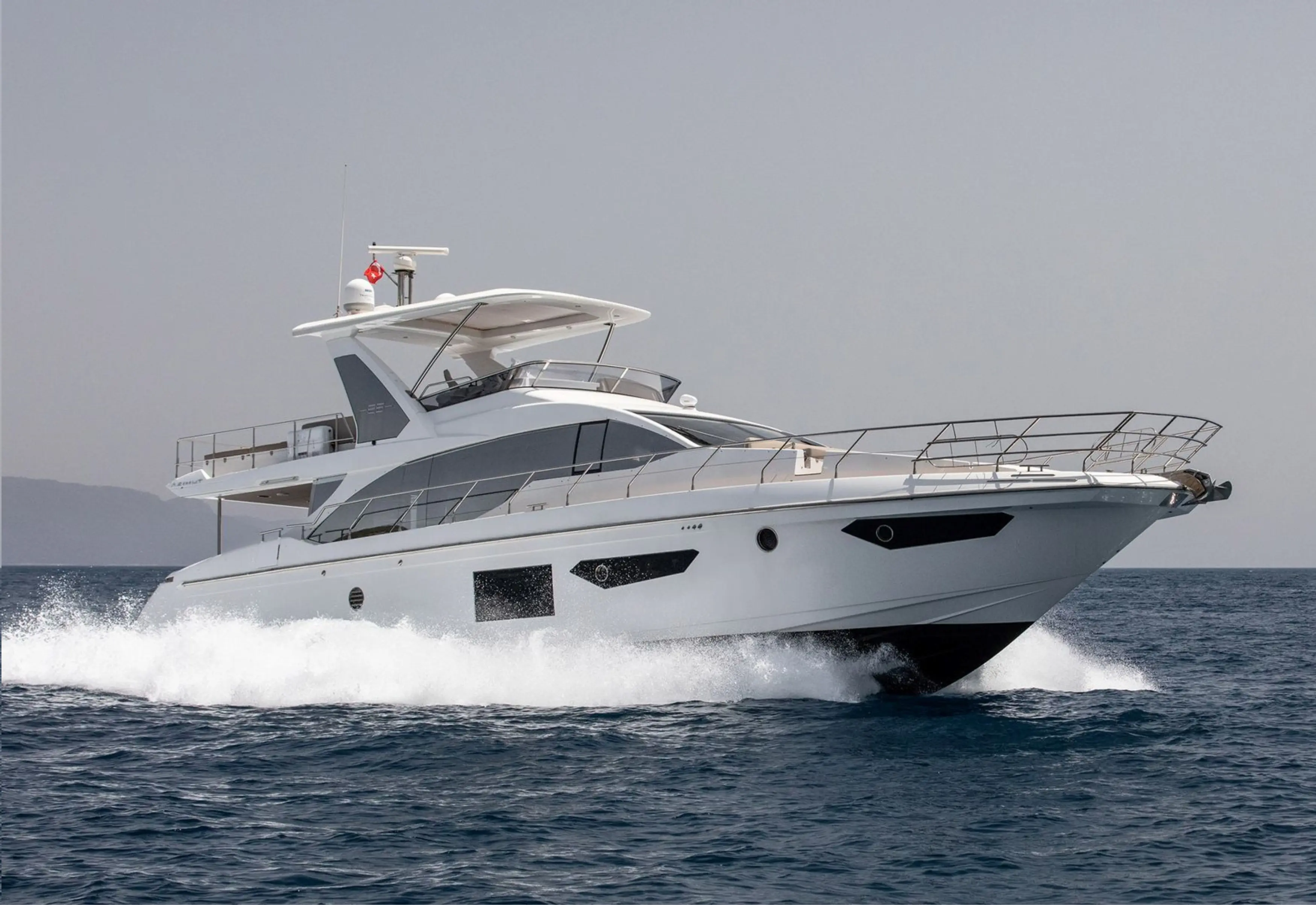 2019 Azimut 66 flybridge