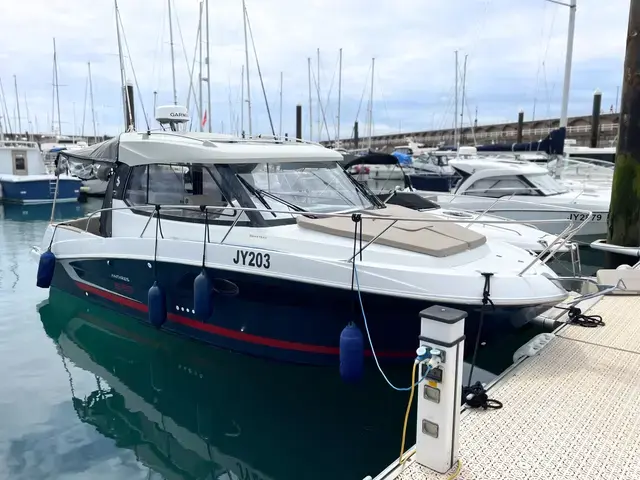 Beneteau Antares 880