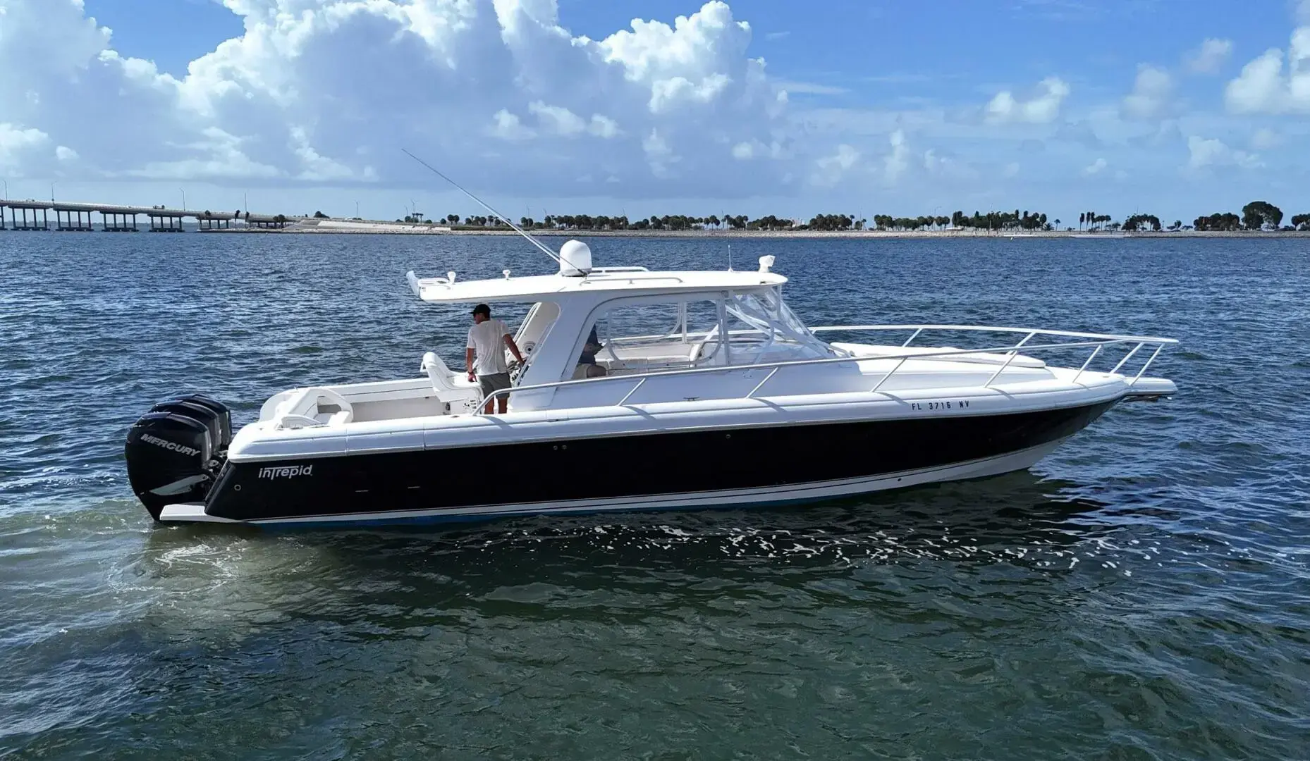 2009 Intrepid 390 sport yacht