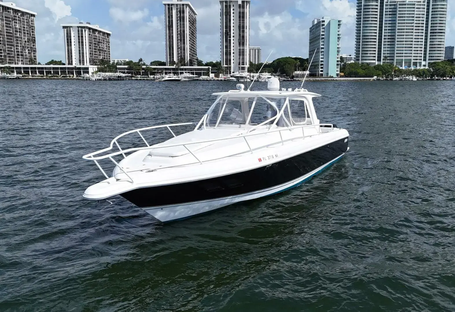 2009 Intrepid 390 sport yacht