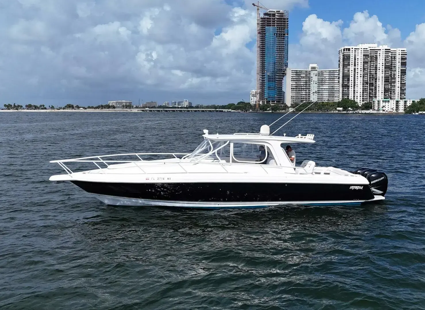 2009 Intrepid 390 sport yacht