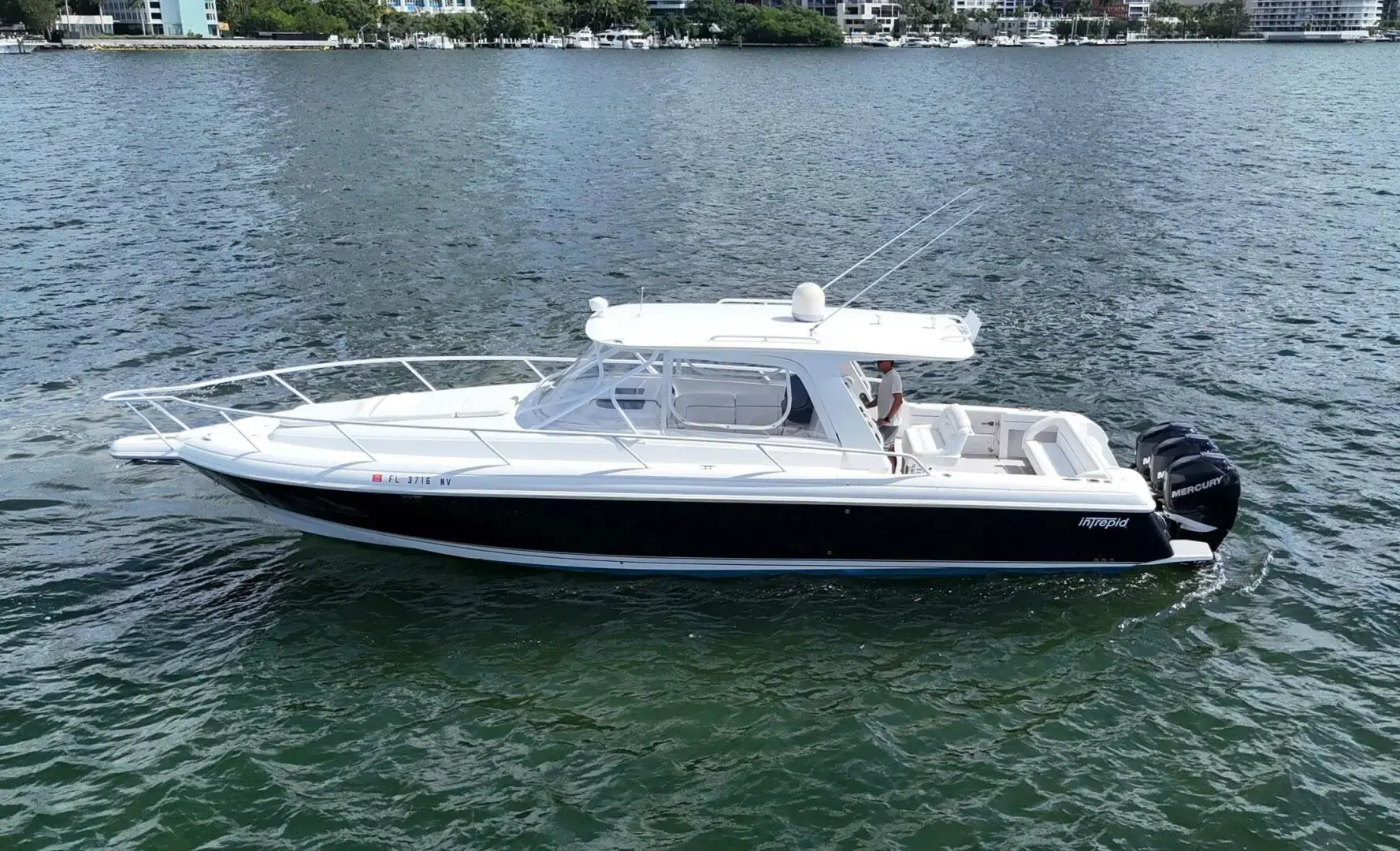 2009 Intrepid 390 sport yacht