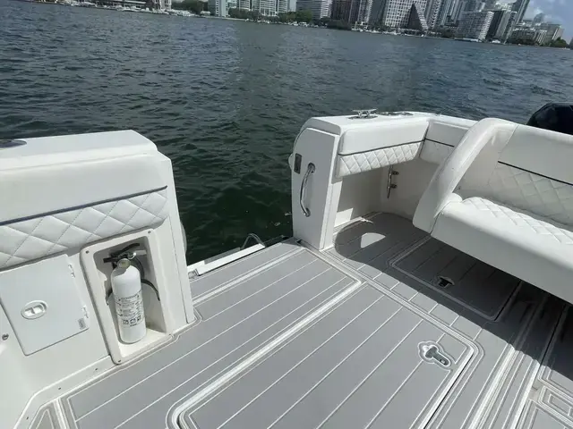 Intrepid Boats 390 Sport Yacht