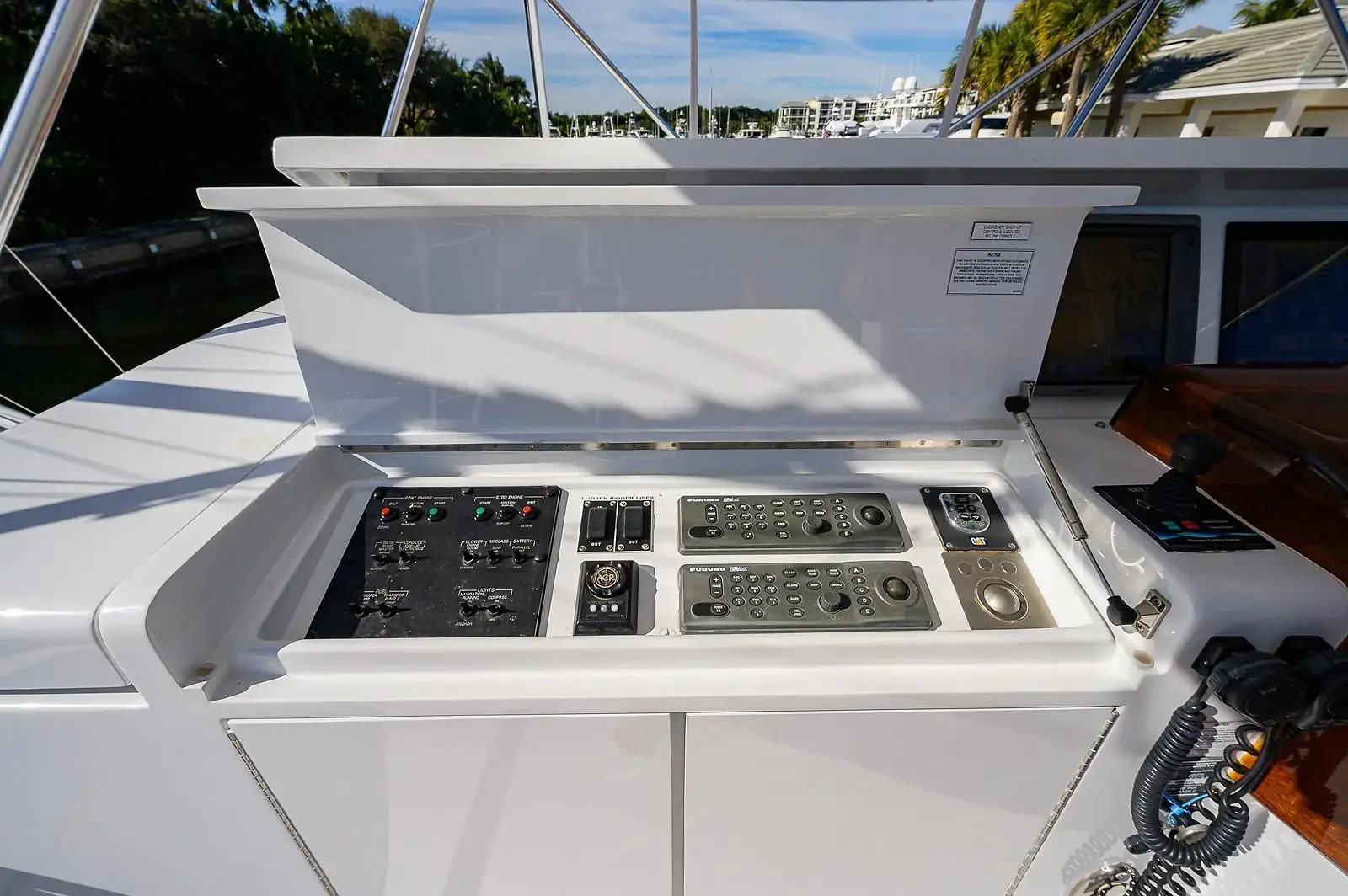 2006 Hatteras 68 convertible