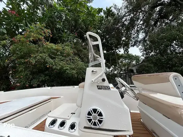 Robalo R160 CC