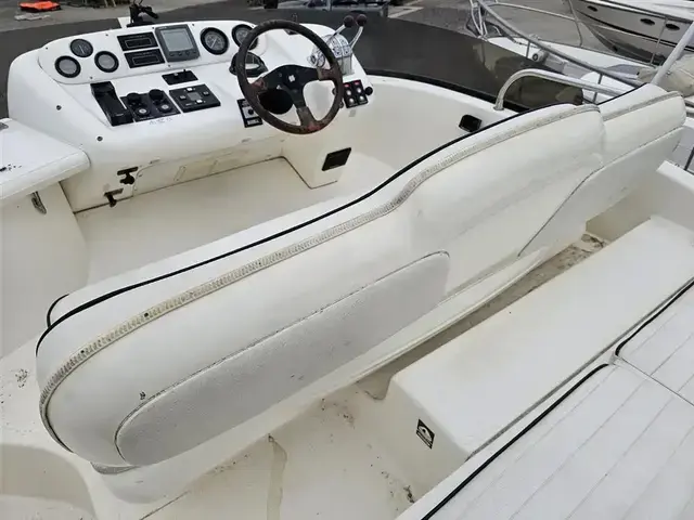 Sealine F33