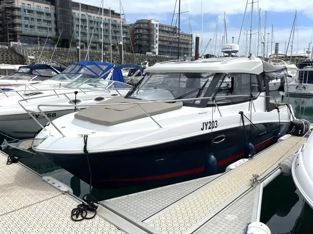 Beneteau Antares 880