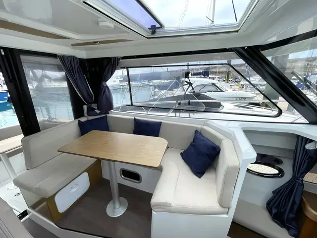 Beneteau Antares 880