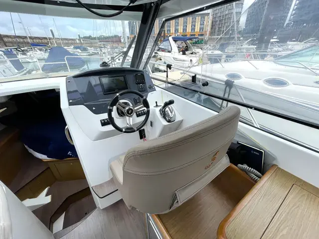 Beneteau Antares 880