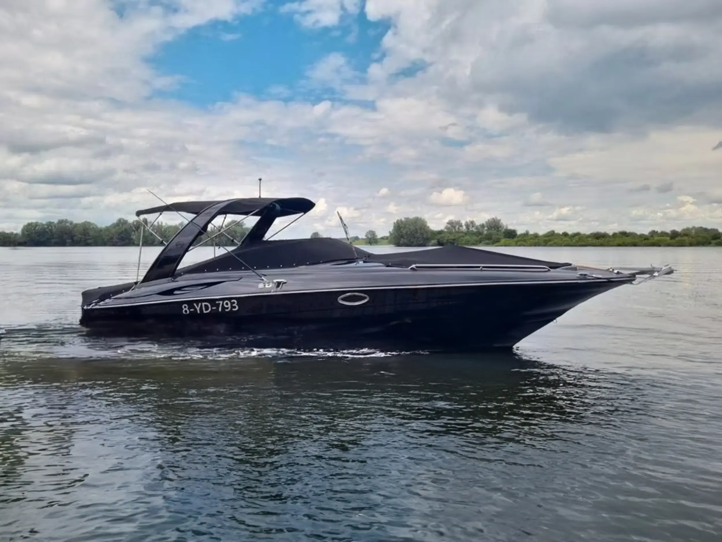 2006 Crownline 320 bowrider black