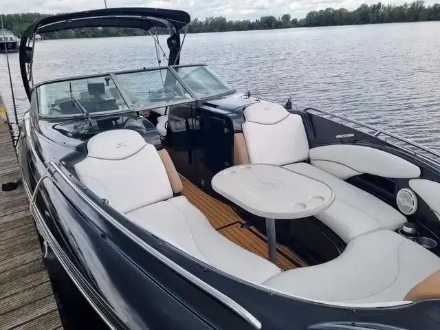 Crownline 320 bowrider black