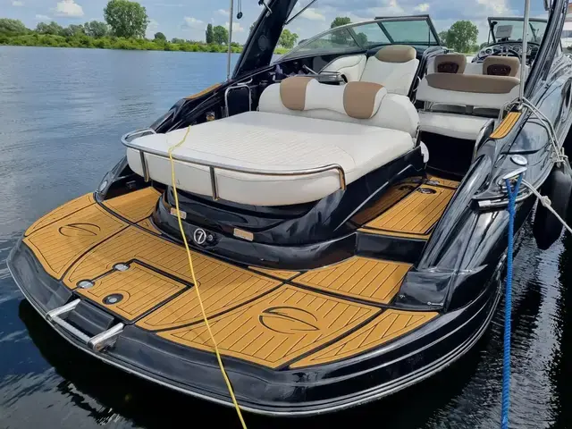 Crownline 320 bowrider black