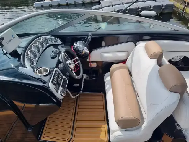 Crownline 320 bowrider black