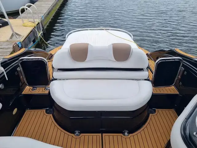 Crownline 320 bowrider black