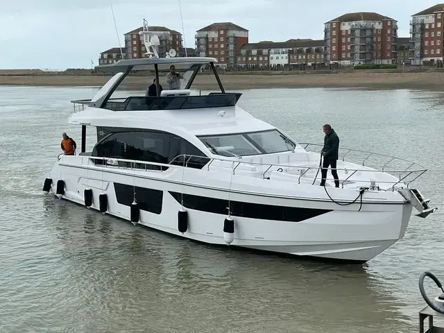 Azimut Fly 68