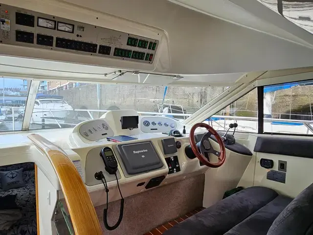 Sealine F37