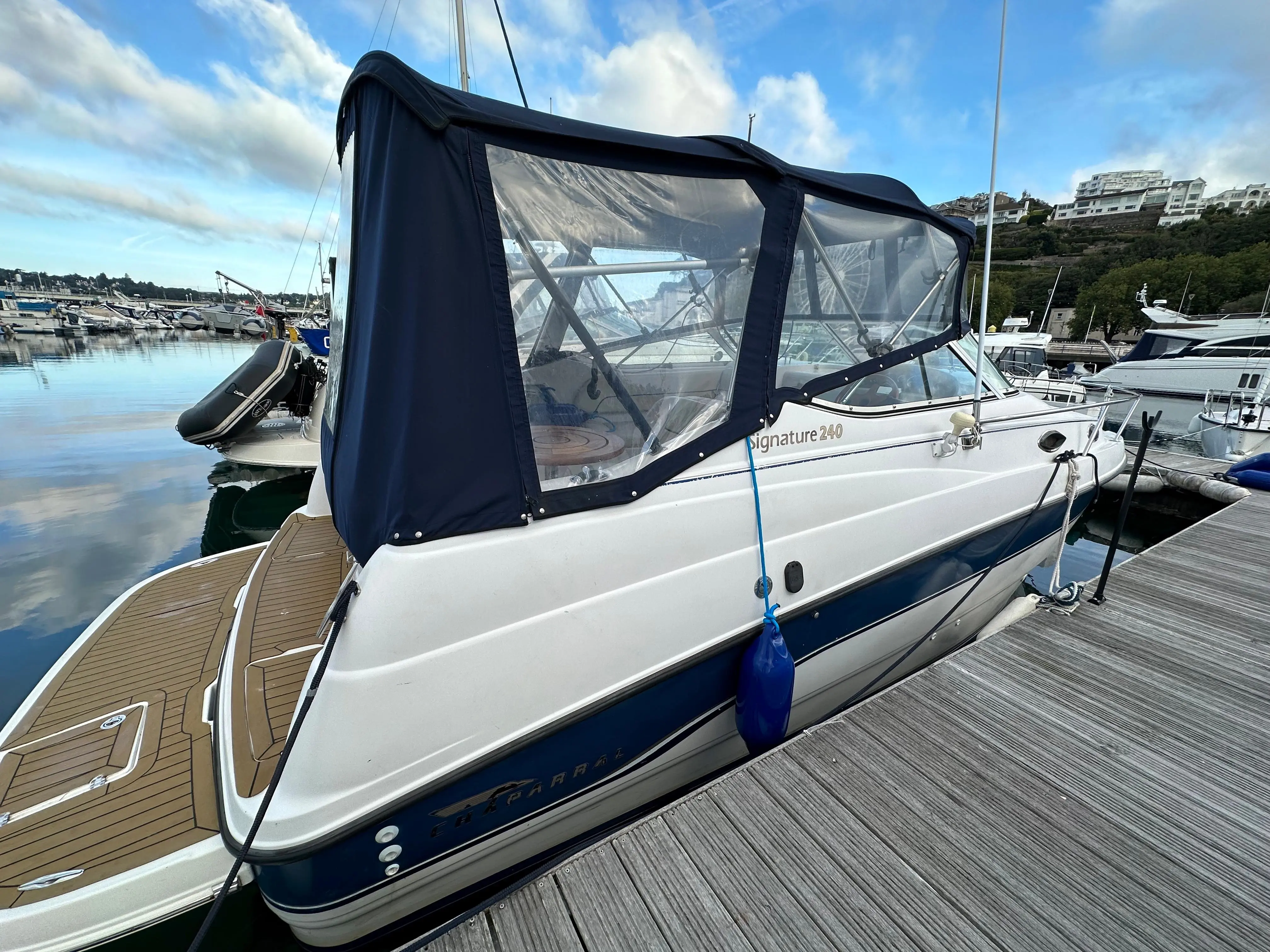 1998 Chaparral 240 signature cruiser