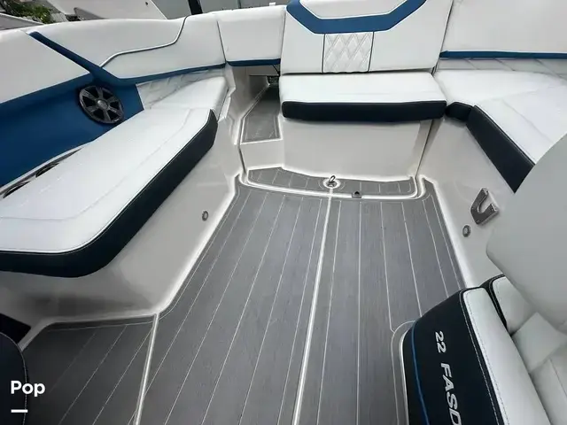 Regal 22 FasDeck