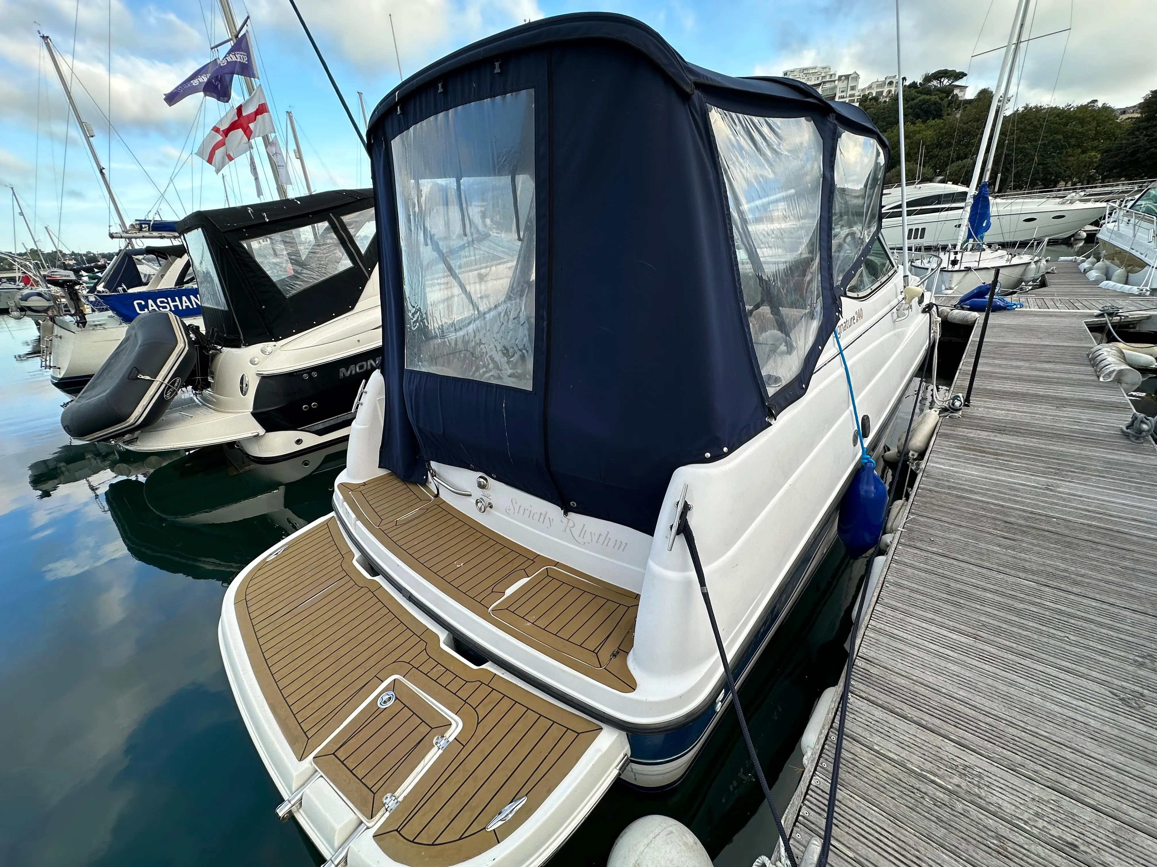 1998 Chaparral 240 signature cruiser