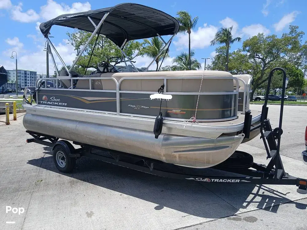 2023 Sun Tracker party barge 18 dlx