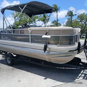 2023 Sun Tracker PARTY BARGE 18 DLX