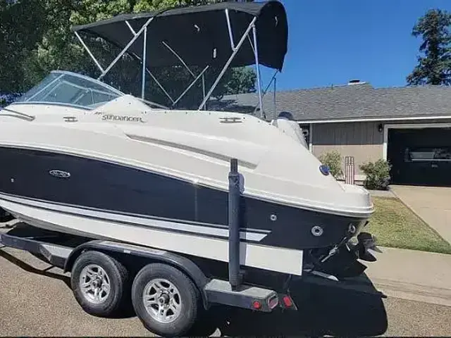 Sea Ray Sundancer 240