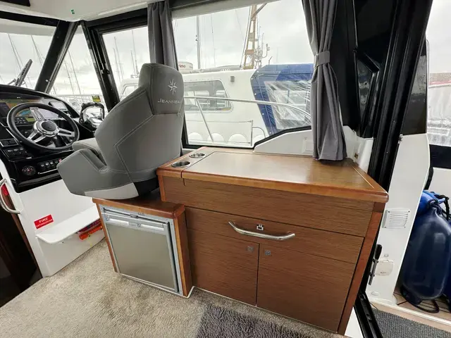 Jeanneau Merry Fisher 895