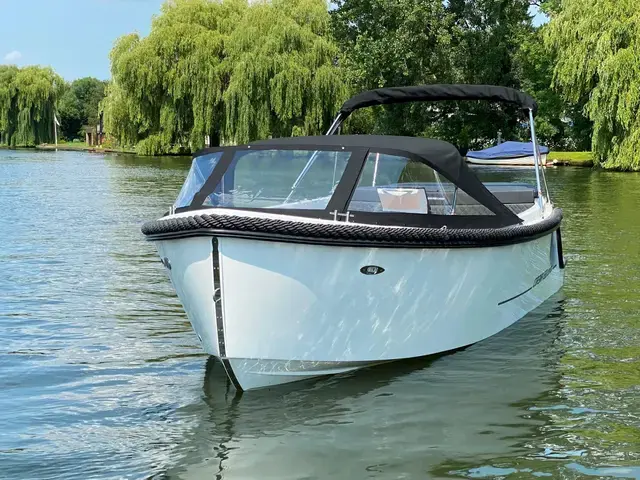 Corsiva 650 Tender