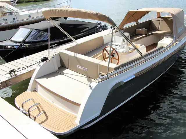 Interboat 820