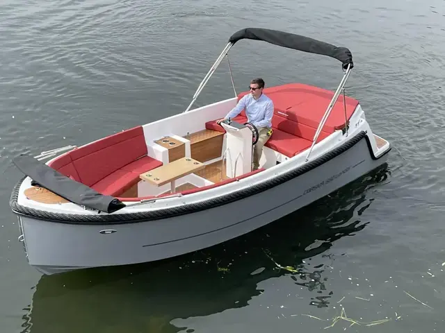 Corsiva boats 650 Tender for sale in United Kingdom for £46,069 ($59,276)