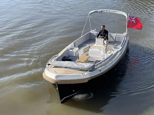 Interboat 820