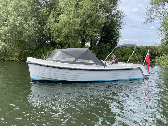 Interboat Intender 700 Electric
