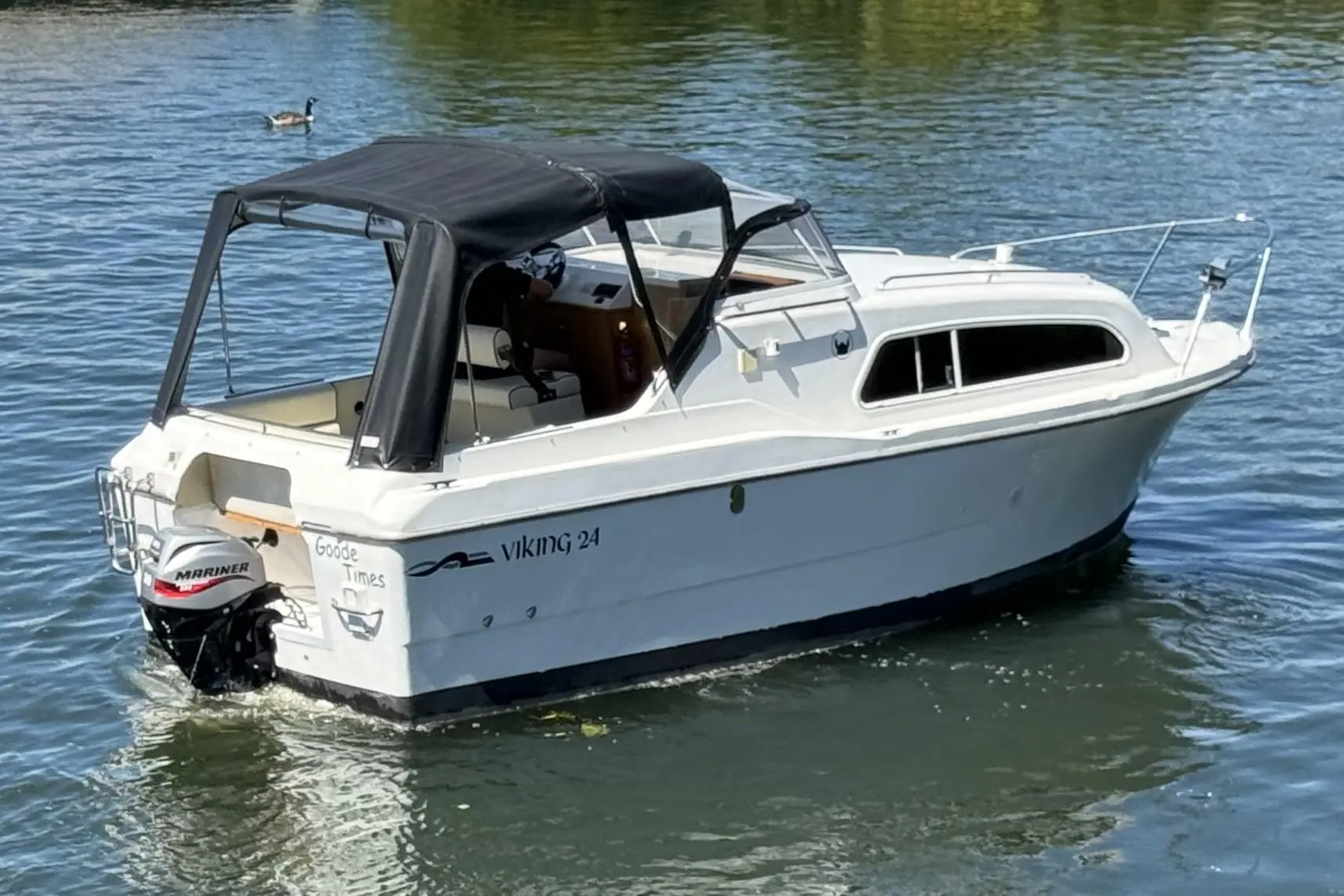 2017 Viking 24 cockpit cruiser