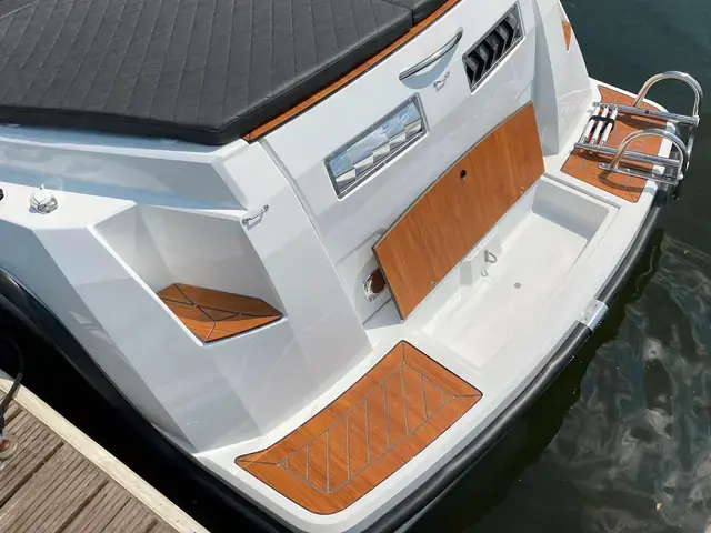 Corsiva 650 Tender