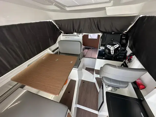 Beneteau Antares 8