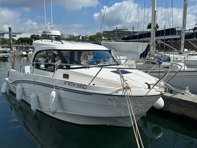 Beneteau Antares 8