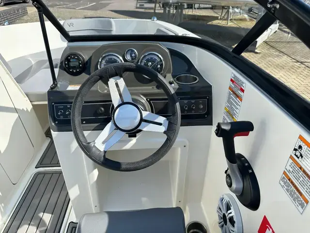 Bayliner Vr4