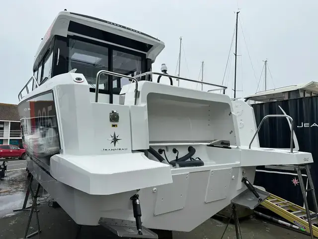 Jeanneau MERRY FISHER 895 SPORT OFFSHORE- IN STOCK NOW