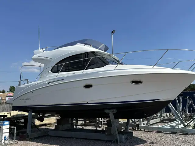 Beneteau Antares 30