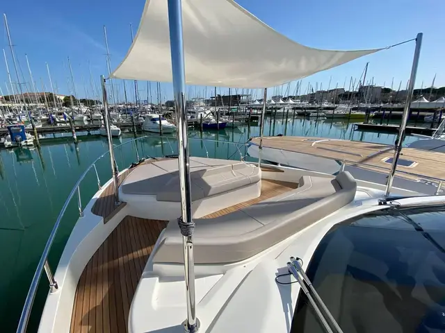 Ferretti Yachts 550