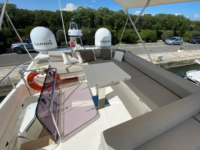 Ferretti Yachts 550