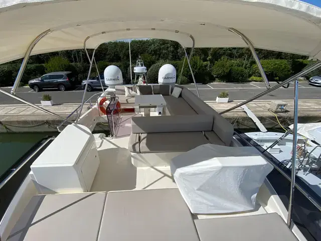 Ferretti Yachts 550