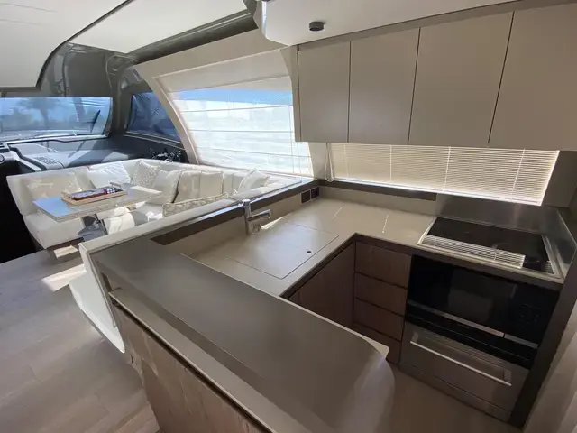 Ferretti Yachts 550