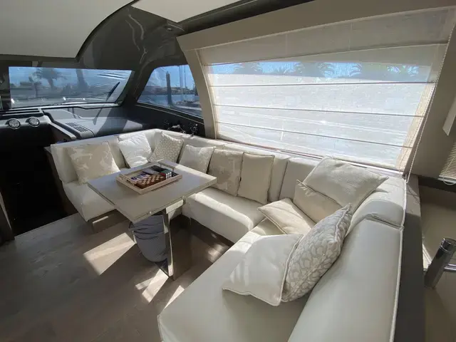 Ferretti Yachts 550