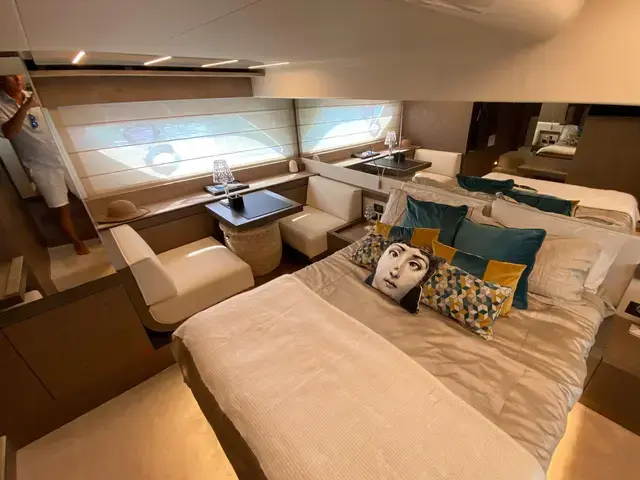 Ferretti Yachts 550