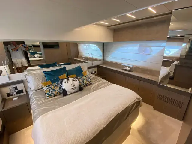 Ferretti Yachts 550