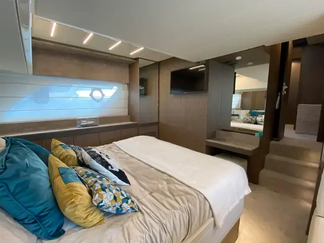 Ferretti Yachts 550