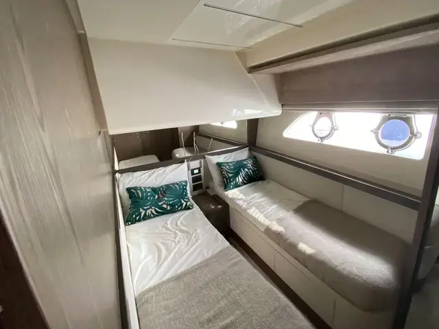 Ferretti Yachts 550